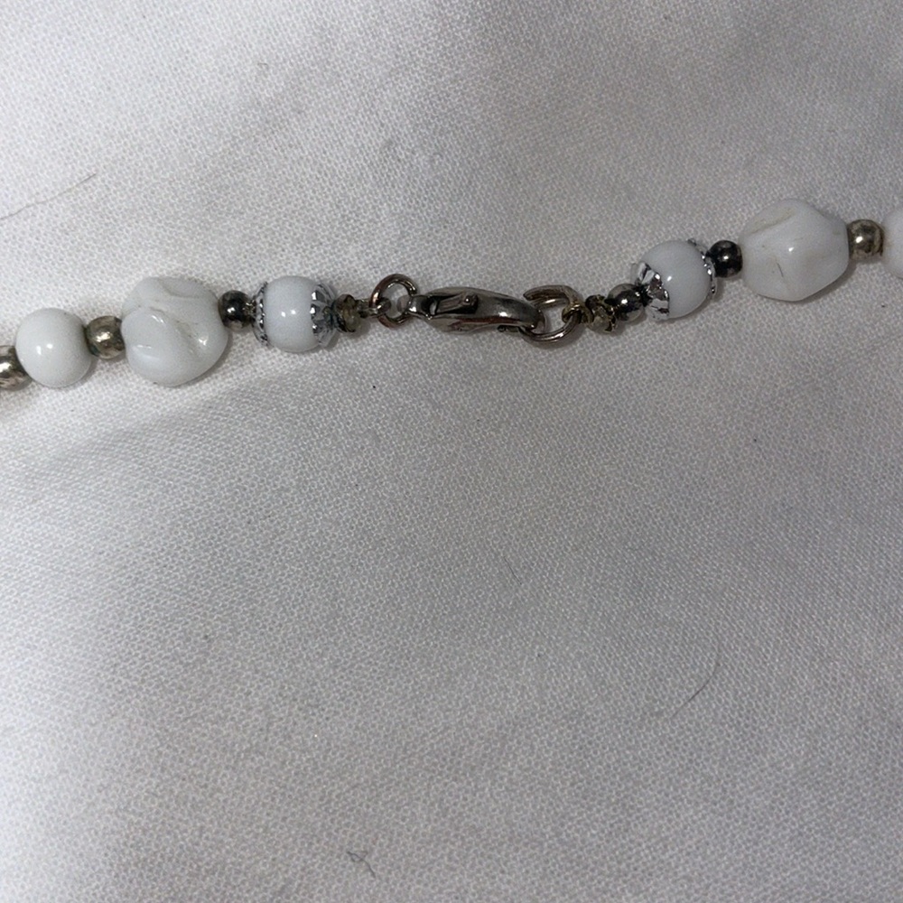 Vintage silver tone clear white acrylics multi bead strand necklace lobster - Picture 5 of 5